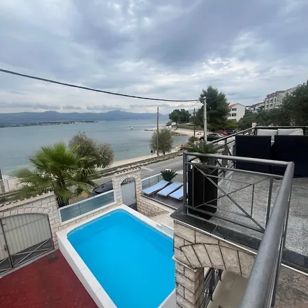 Villa Martina - *