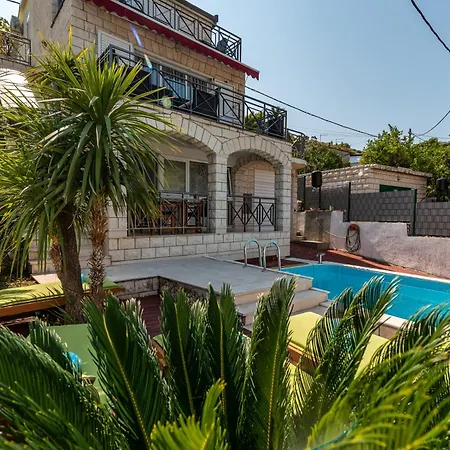 Villa Martina - *