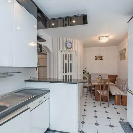 Martina - * تروغير