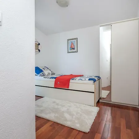 Martina - فيلة تروغير