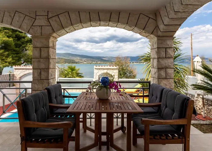 Villa Martina - *
